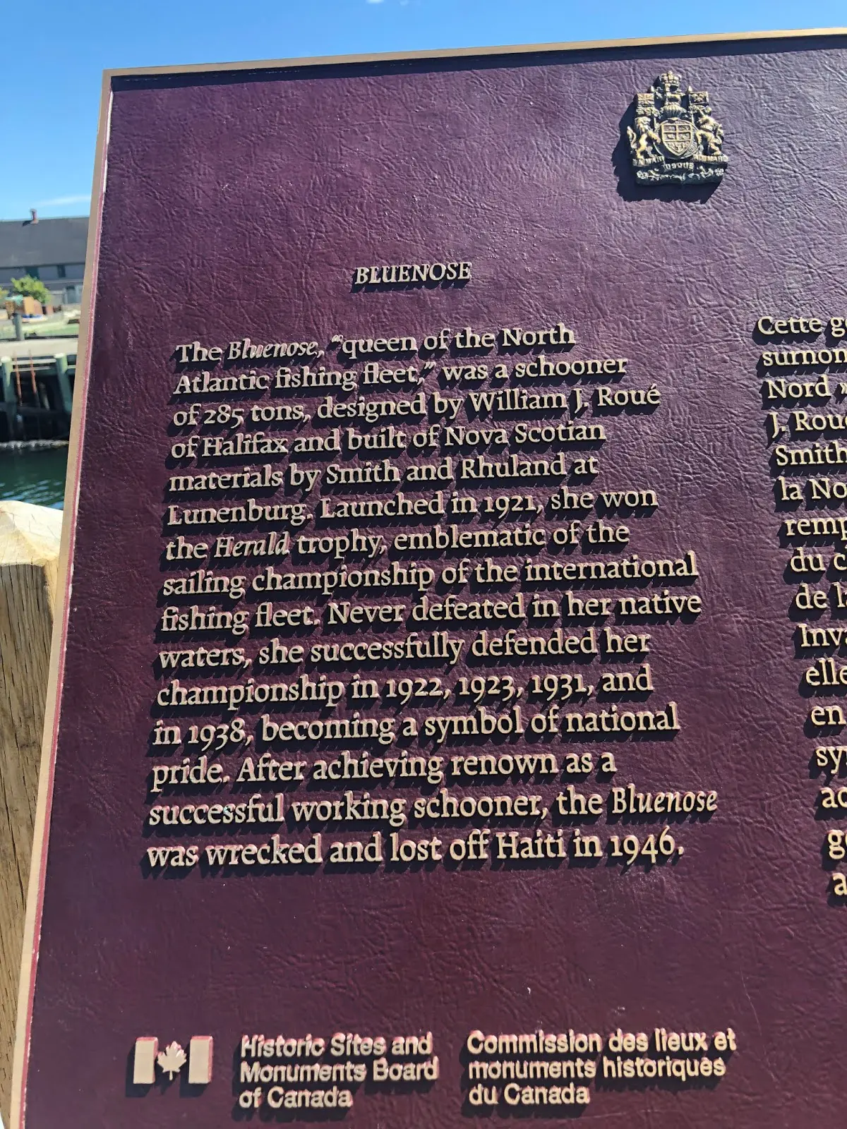 Plaque with text describing the history of the Bluenose, a renowned Nova Scotiathon fishing schooner, its victories, and its significance in Canada.